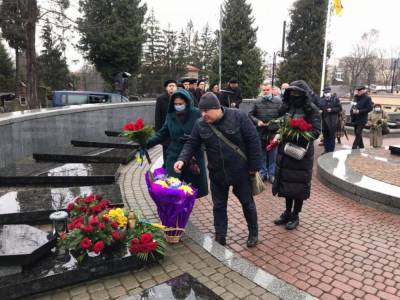 Во Львове на Лычаковском кладбище почтили память Героя Украины Бориса Возницкого – фото