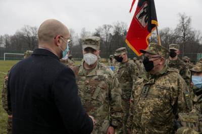 Шмыгаль поблагодарил военных НАТО за подготовку военнослужащих ВСУ