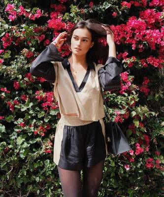 Шелковый комплект с шортами, который вы носите дома, — лучшая униформа для весенних прогулок: модный пример Жизель Оливейры