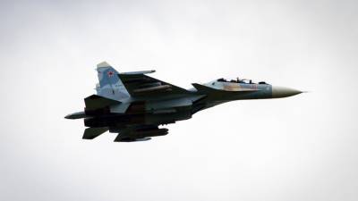 Военный самолет разбился в Казахстане, летчики катапультировались