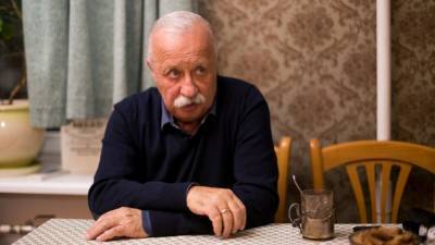 Внучка Леонида Якубовича получает в ресторане быстрого питания 12 тысяч рублей