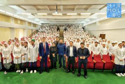 Султан Хамзаев встретился со студентами Махачкалы