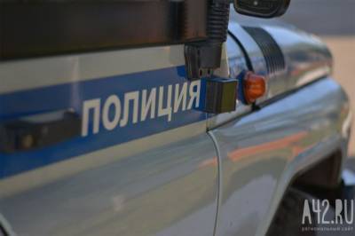 В Берёзовском полицейские помогли мальчику, потерявшему обувь в сугробе