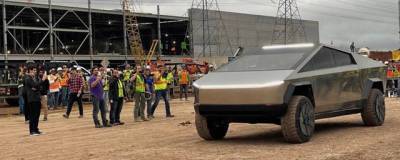 Илон Маск посетил строящийся завод Tesla в Техасе на пикапе Cybertruck