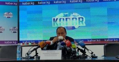 Глава минздрава Киргизии выпил отраву в прямом эфире (видео)