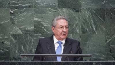 Младший брат Фиделя Кастро покидает пост главы компартии Кубы