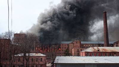 Площадь пожара на «Невской мануфактуре» сократилась до 20 кв. м