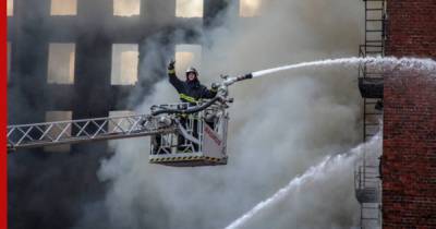 На "Невской мануфактуре" в Санкт-Петербурге остались два очага пожара
