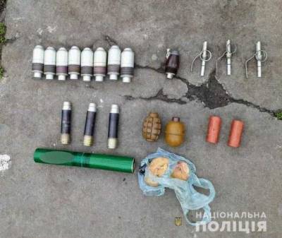 Поліція вилучила арсенал військових засобів ураження у мешканця Скадовська