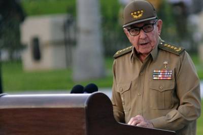 Руководитель компартии Кубы Рауль Кастро объявил о своей отставке