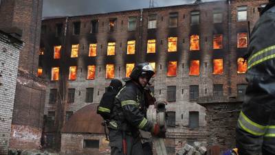 Пожарные потушили «Невскую мануфактуру» на пятый день