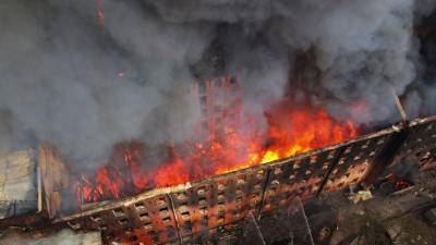 Пожар на Невской мануфактуре в Петербурге полностью ликвидирован