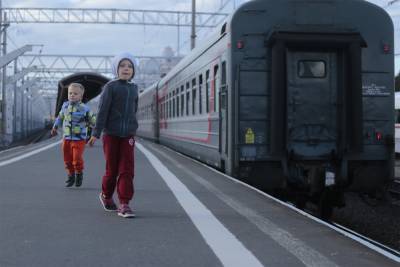 Многодетные семьи смогут путешествовать на поездах по льготному тарифу – Учительская газета - ug.ru