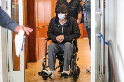 Бреда Піта сфотографували на інвалідному візку після візиту в медцентр: фото