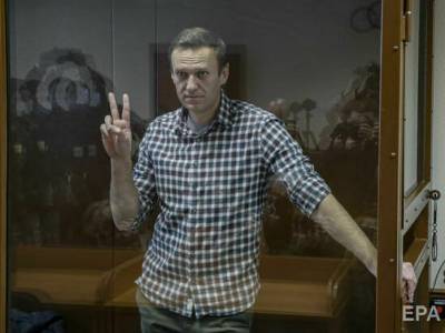 "Мы готовы перейти к принудительному кормлению уже сейчас". Навальный рассказал, как ему угрожают смирительной рубашкой