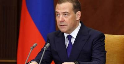 "Почувствуйте разницу": Медведев напомнил о средней зарплате россиян в 2000 году