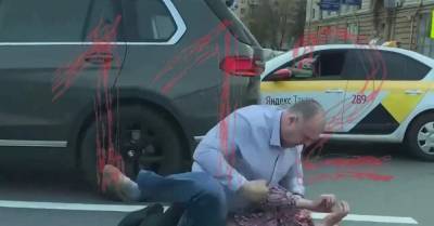 Драка между водителем BMW и таксистами на Кутузовском проспекте попала на видео