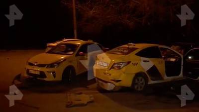 В Москве машина каршеринга сбила двух пешеходов