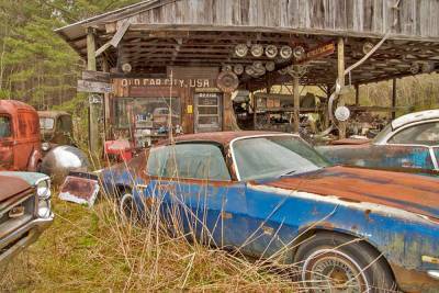 Город старых автомобилей: американец собрал невероятную коллекцию ржавых машин