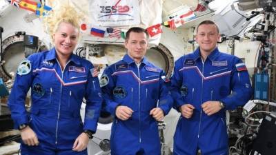 Загерметизировавший трещины на МКС экипаж «Союза МС-17» вернулся на Землю