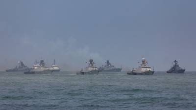 Отряд кораблей Каспийской флотилии прошел под Крымским мостом в Чёрное Море