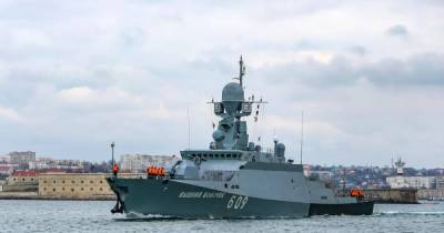 Корабли Каспийской флотилии прошли под Крымским мостом