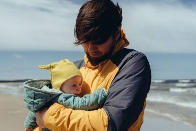 Кабмин отклонил идею о 10-дневном отпуске для молодых отцов