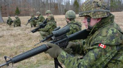 Канада приостановила учебную миссию в Украине
