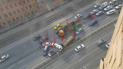 В Москве произошло массовое ДТП с участием девяти машин
