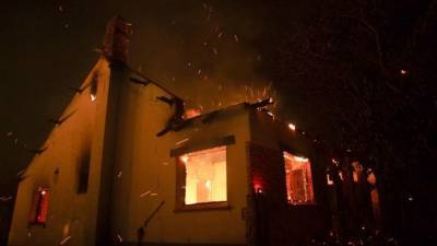 Один человек погиб при возгорании дома в Ленобласти