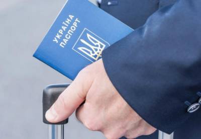В Украине приравняли е-паспорта к бумажным