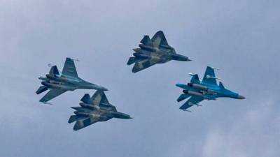 Россия привлекла более 50 военных самолетов к учениям в Черном море