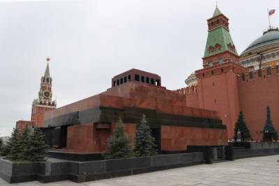 Мавзолей Ленина снова открылся для посетителей