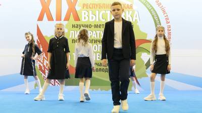 "Беллегпром" презентовал одежду для учащихся и педагогов