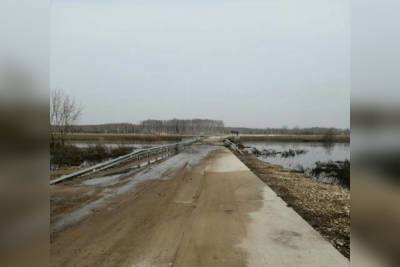В Старожиловском районе от воды освоился мост у населенных пунктов Бутырки и Кипенский