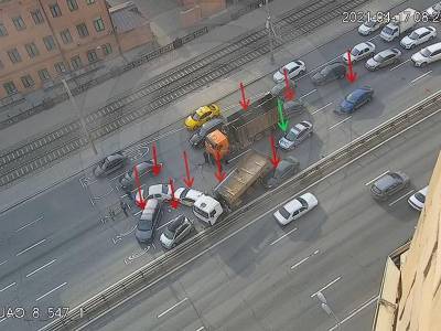 Движение на Варшавском шоссе Москвы, затрудненное из-за ДТП с 9 авто, восстановлено