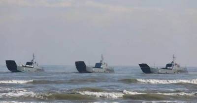 "Учения": 15 военных кораблей РФ вошли в Черное море