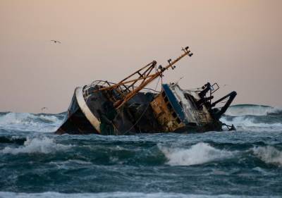 У берегов Туниса затонуло судно: более 40 мигрантов погибли, в том числе ребенок