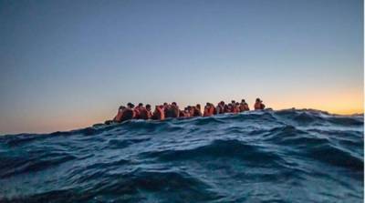 У Туниса затонуло судно с мигрантами