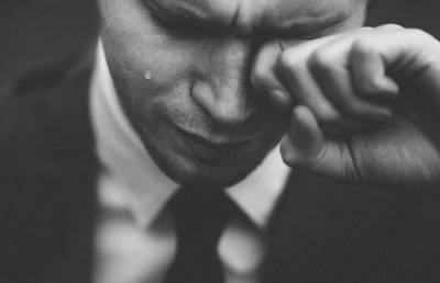 «Мужчины не плачут»: чем этот стереотип вреден для мужчин