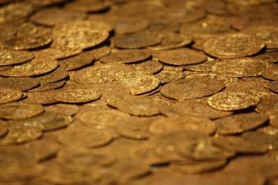 Житель Москвы лишился золотых монет на 15 млн рублей