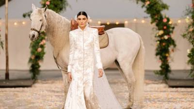 Свадебная мода 2021: как дизайнеры переосмысливают свадебную моду для постковидной эпохи