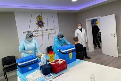 В Украине начали прививать сотрудников МВД