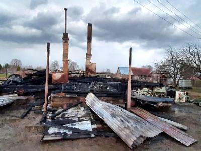 В Смоленской области две деревенских семьи остались без крыши над головой
