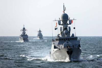 В Черное море вошли 15 военных катеров России