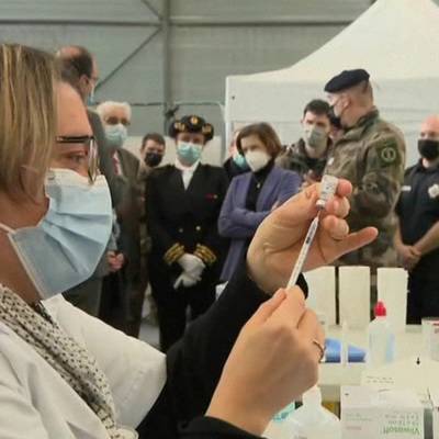 Суточный прирост новых заболевших коронавирусом в России составил 9 321 случай