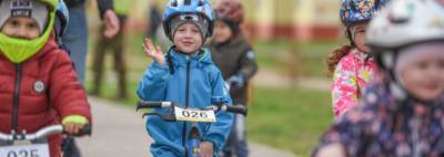 «Гони, Соня, гони!»: в Гомеле провели детскую велогонку YellowBike 2.0