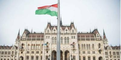 Министр обороны Венгрии заверил в поддержке территориальной целостности Украины