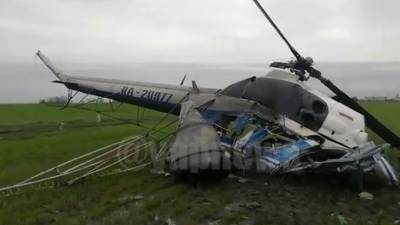 Вертолет совершил жесткую посадку на Кубани
