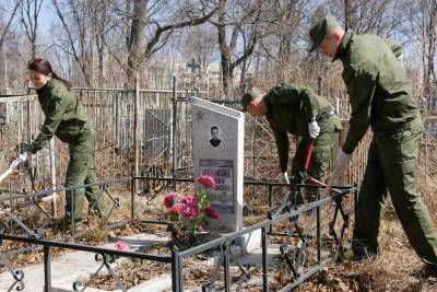 Ульяновские следователи привели в порядок могилы участников войны